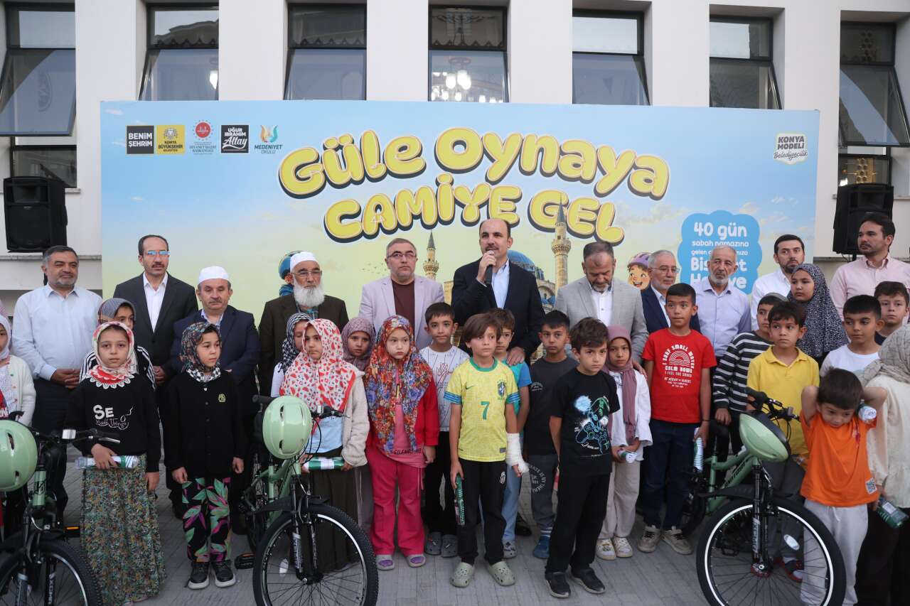 Konya’da çocuklar bisiklet için camiye koştu! Başkan Altay da coşkuya ortak oldu 6